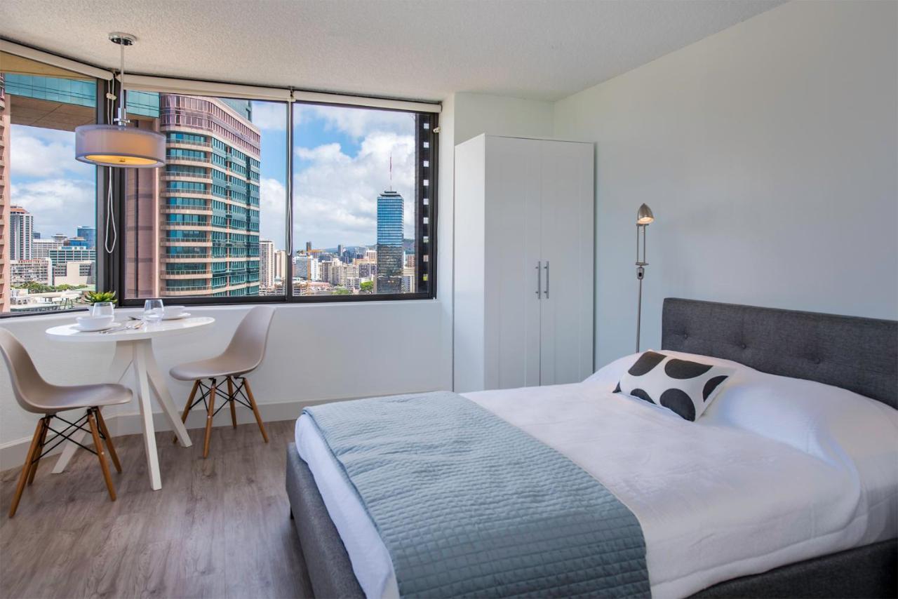 Hawaiian Monarch Modern 24th Floor *